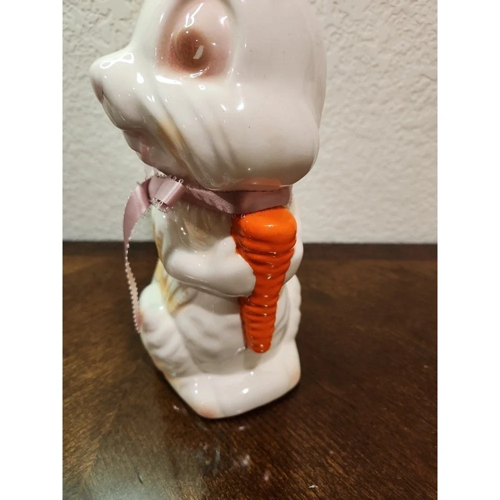 Vintage Ceramic Rabbit Holding A Carrot 14 